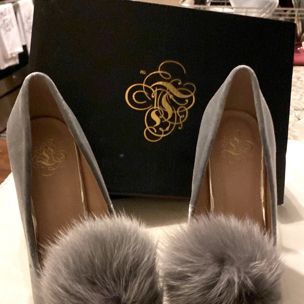 Women Velvet Gray Pump with pom-pom